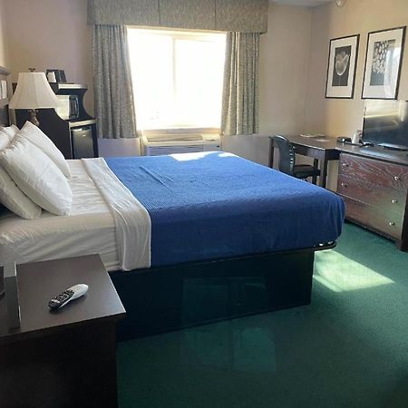Heritage Inn Hotel Watertown Esterno foto