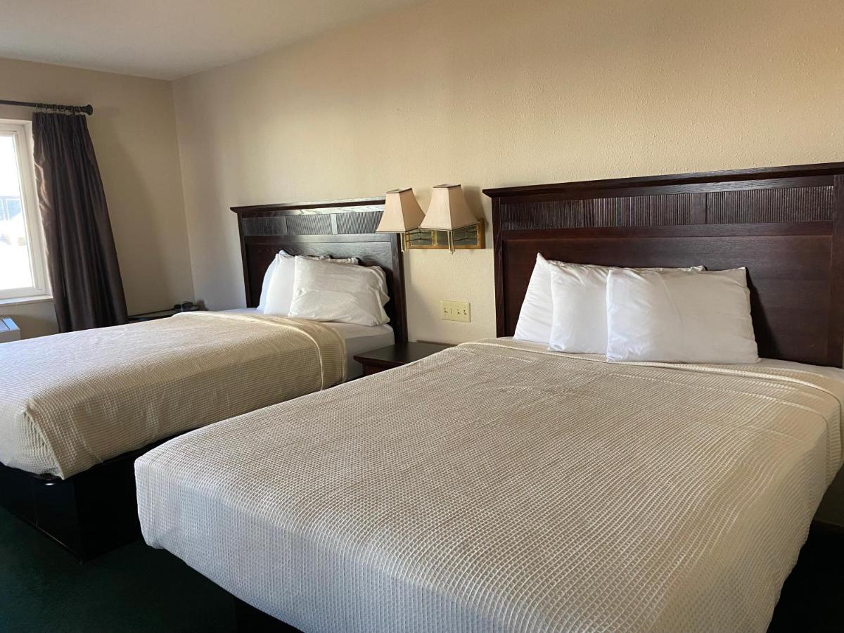 Heritage Inn Hotel Watertown Esterno foto