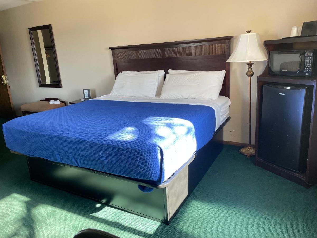 Heritage Inn Hotel Watertown Esterno foto