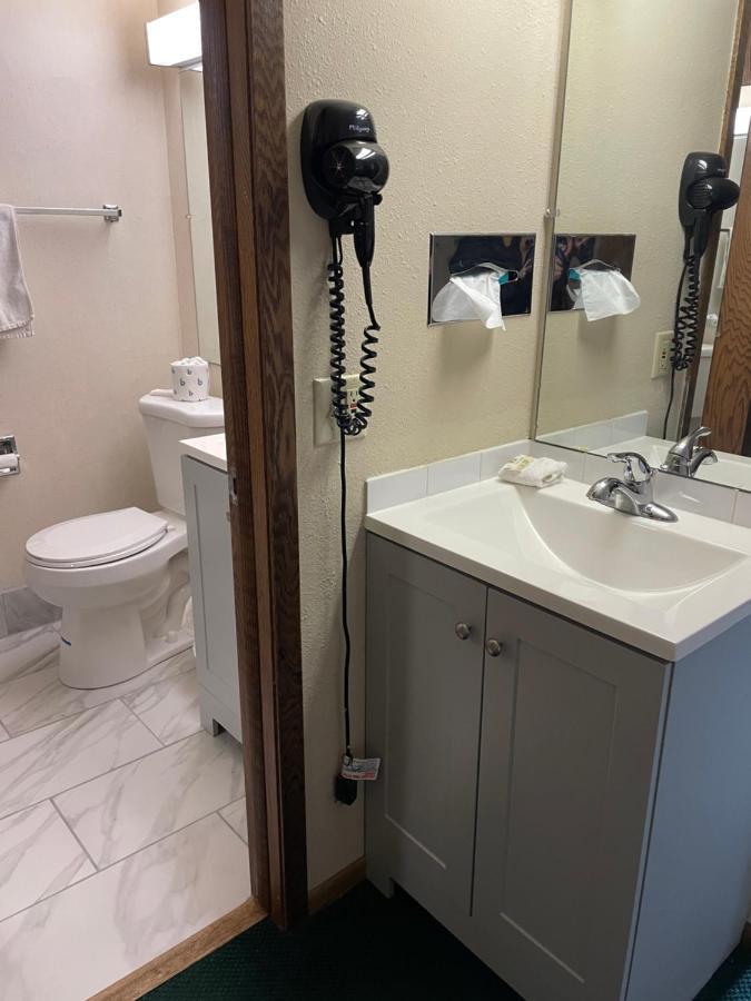 Heritage Inn Hotel Watertown Esterno foto