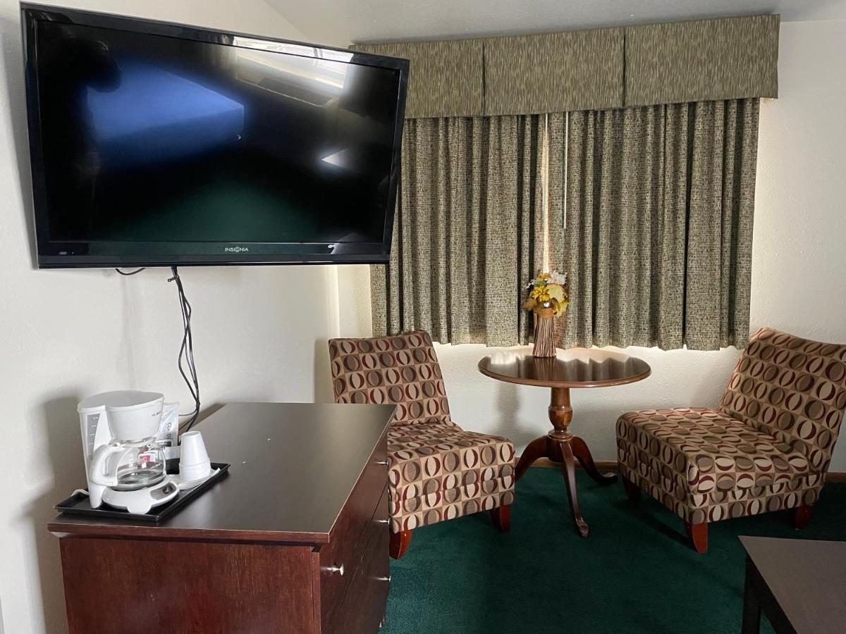 Heritage Inn Hotel Watertown Esterno foto