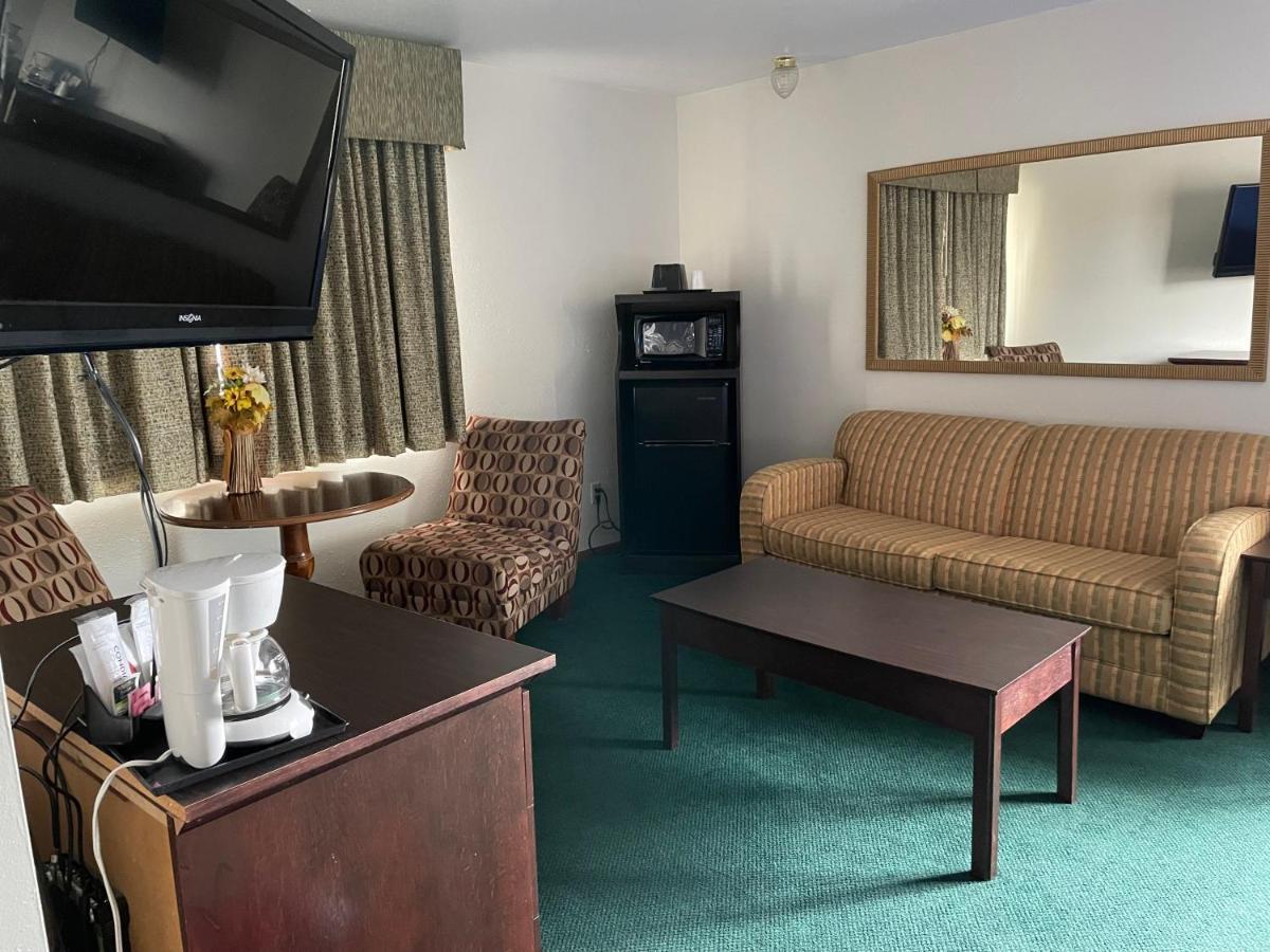 Heritage Inn Hotel Watertown Esterno foto