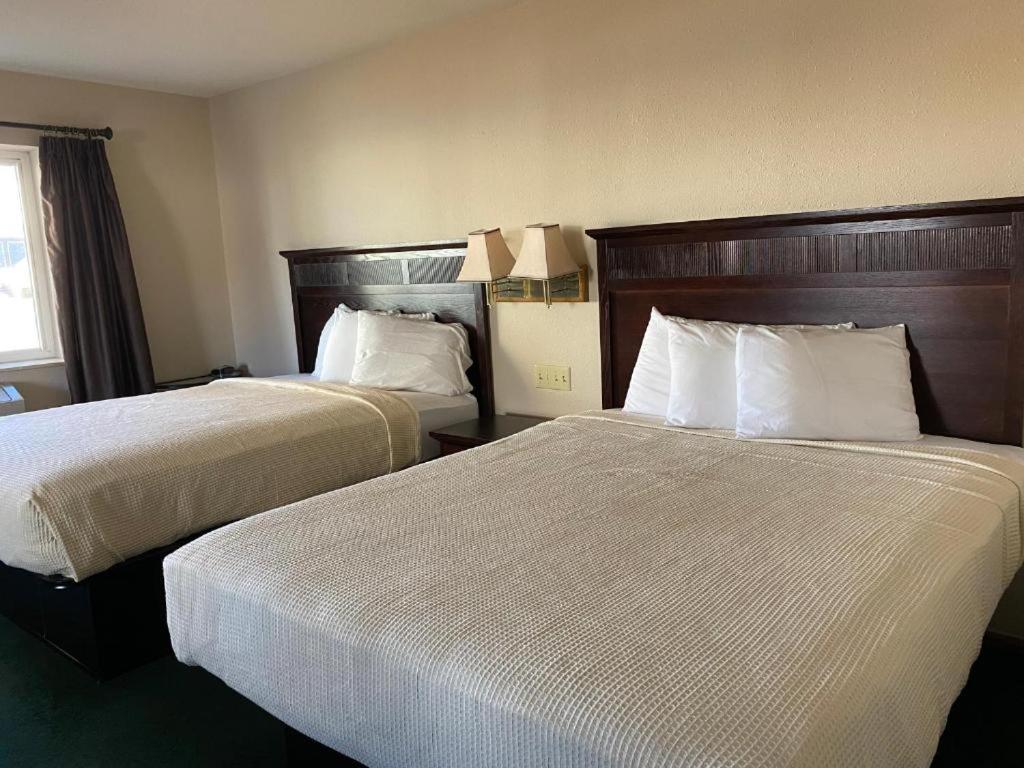 Heritage Inn Hotel Watertown Esterno foto